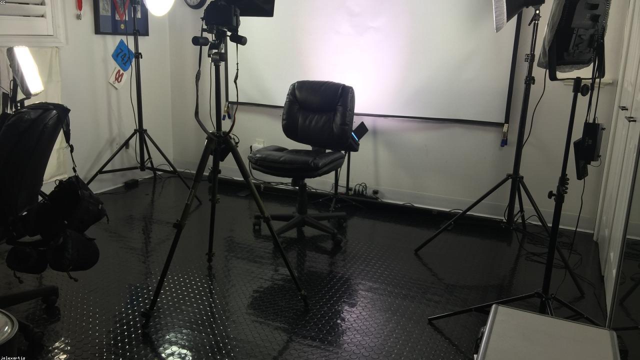 Stüdyoda çekim yapan fotoğrafçı